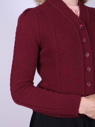 Sød og feminin kabelstrikket 1940’er cardigan – Merino – Bordeaux  – Astrid