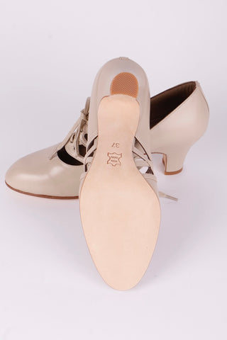 1930s everyday lace-up pumps - Off-White - Eva