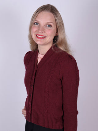 Sød og feminin kabelstrikket 1940’er cardigan – Merino – Bordeaux  – Astrid