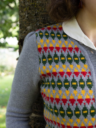 1940'er style cardigan - Meleret grå med flerfarvet mønster - Roberta
