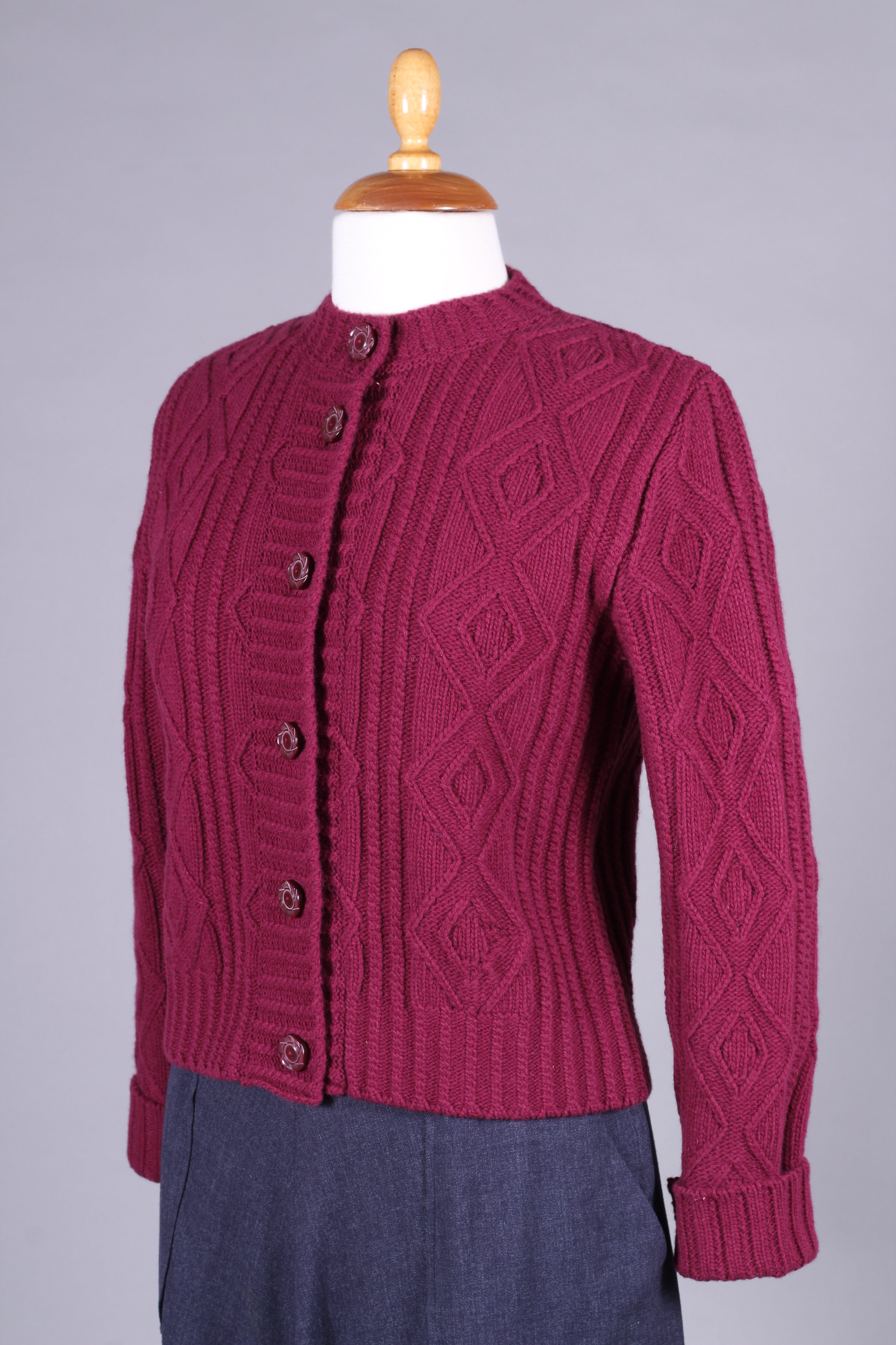 1940’er - tidlig 1960’er - Klassisk vintage style cardigan - Bordeaux rød - Ingrid