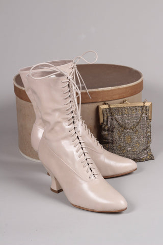 Feminine soft Edwardian style boot with pompadour heel, 1900 - 1915 - Cream - Rose - memery