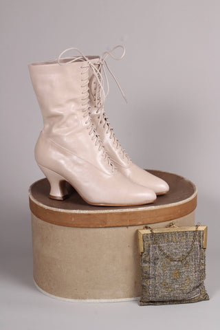 Feminine soft Edwardian style boot with pompadour heel, 1900 - 1915 - Cream - Rose - memery